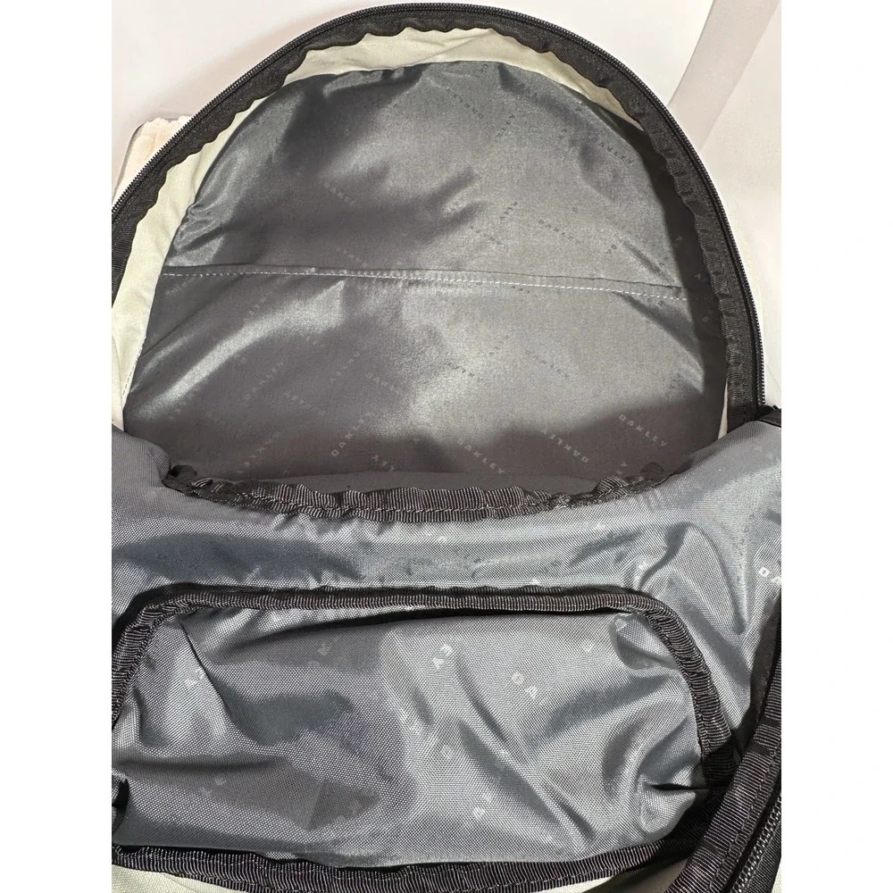 Oakley Gearbox 5 Speed 24L Backpack Stone Gray/Black NWT